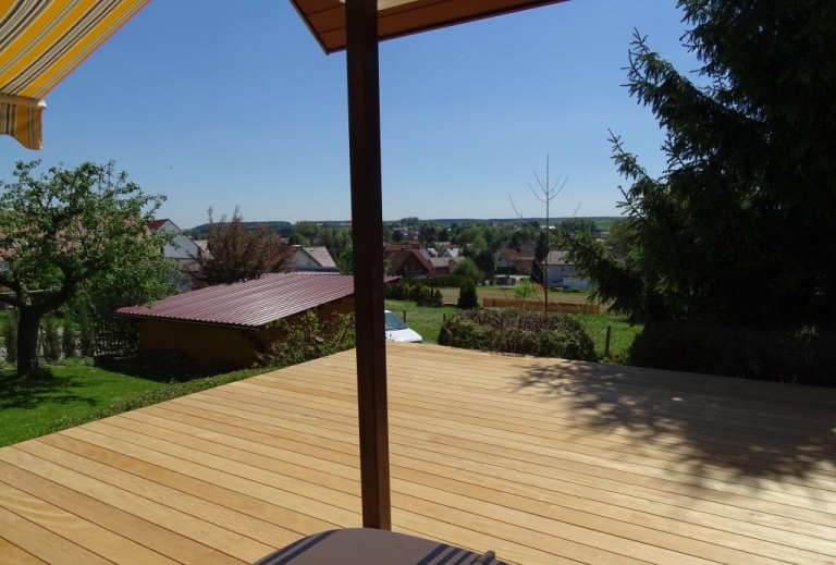 Unsichtbar verschraubte Terrasse aus Garappa-Holz in Burgrieden