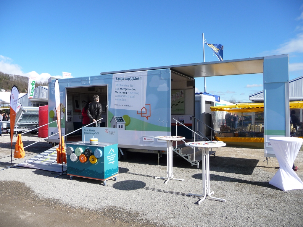 Beim Sanierungsmobil kann man sich über die Sanierungsmöglichkeiten im Altbau informieren