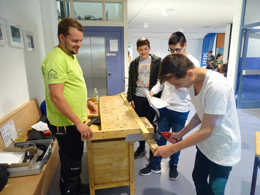 Auf der Berufsinfobörse der Friedrich-Adler-Realschule in Laupheim