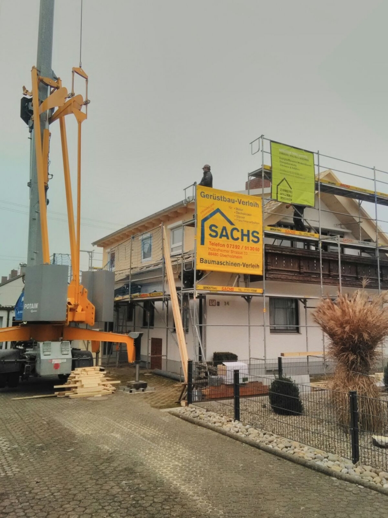 Dachsanierung der Zimmerei Wiedmer in Neu-Ulm zusammen mit Gerüstbau Sachs aus Oberholzheim