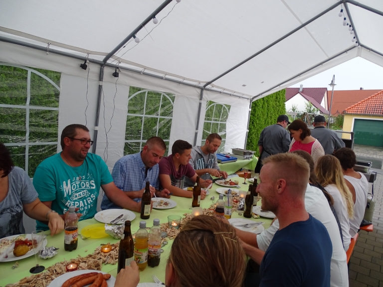 Wo so fleißig geschafft wird, darf auch gefeiert werden: Alljährlich bei unserem Sommerfest mit unseren Mitarbeitern und ihren Familien