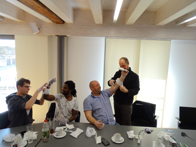 Zimmerei Wiedmer aus Achstetten bei der Ersthelfer-Schulung