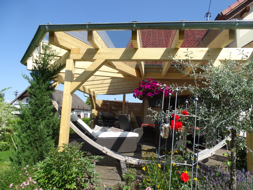 Terrassenüberdachung in Laupheim der Zimmerei & Holzbau Wiedmer aus Achstetten 