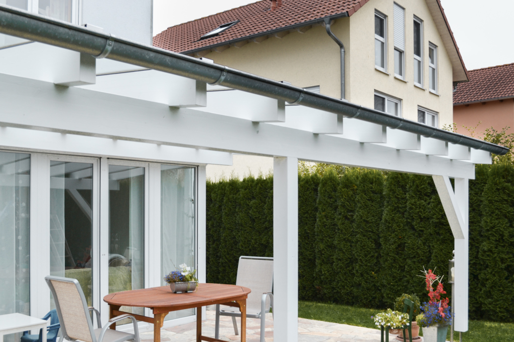 Terrassenüberdachung mit Glas in Staig von der Zimmerei & Holzbau Wiedmer in Achstetten