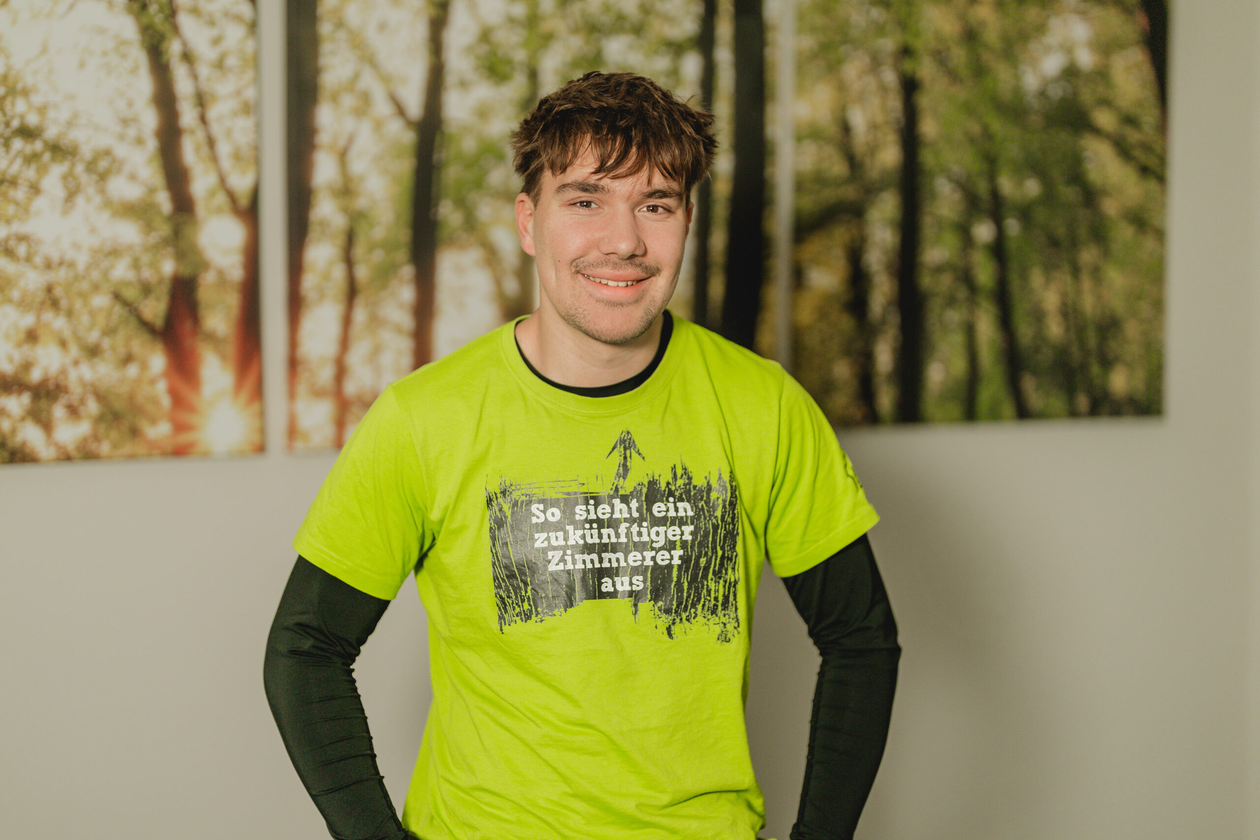 Azubi Elias vom Team der Zimmerei Wiedmer aus Achstetten